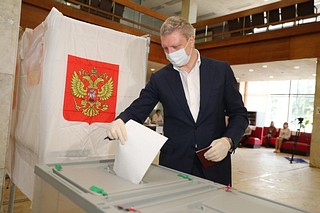 Андрей Иванов проголосовал на участке в одинцовском Доме офицеров