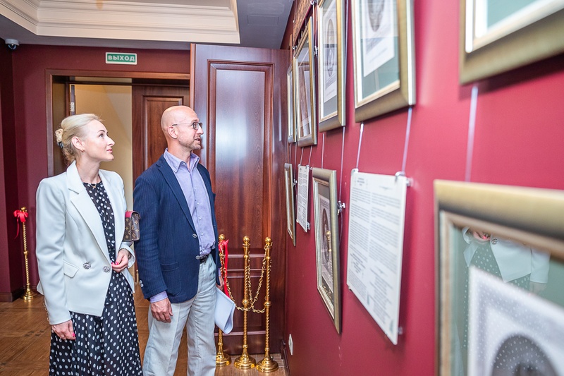Выставка гравюр и фотографий, посвящённая 300-летию Императорского Дома Романовых, открылась в Усово, Июль