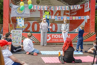 Оксана Пушкина встретилась с участниками викторины на знание правил дорожного движения