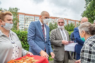Одинцовские партийцы вручили ветеранам памятные медали «75 лет Победы»