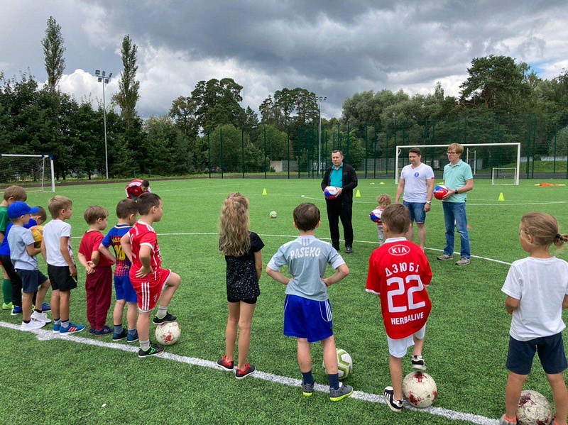 Одинцовские единороссы организовали тренировку по мини-футболу для детей из Барвихи, Август