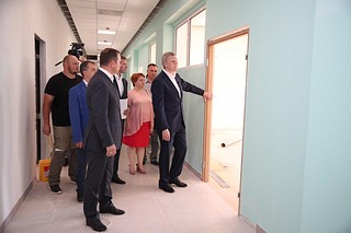 Глава Одинцовского городского округа Андрей Иванов, проверил ход реконструкции средней образовательной школы в Новом Городке