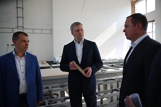 Глава Одинцовского городского округа Андрей Иванов, проверил ход реконструкции средней образовательной школы в Новом Городке