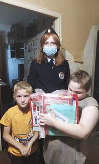 Одинцовские полицейские проводят благотворительную акцию «Помоги пойти учиться»
