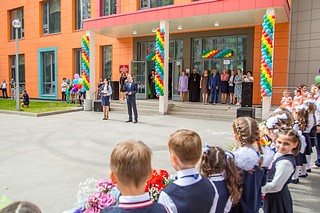 Лариса Лазутина поздравила учащихся Одинцовской СОШ №17 и Лицея №6 с началом нового учебного года