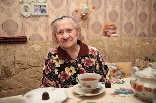 Андрей Иванов поздравил участницу войны Антонину Ермолаеву с 75-летием Великой Победы