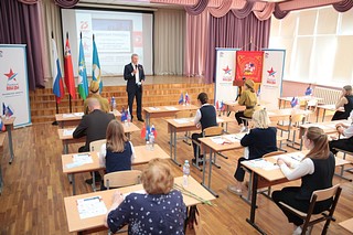 Андрей Иванов принял участие в просветительской акции «Диктант Победы»