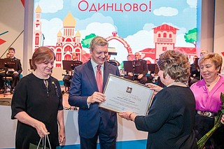 Андрей Иванов вручил активным жителям муниципалитета благодарственные письма за оказанную помощью во время пандемии