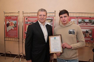 Андрей Иванов вручил благодарственные письма волонтёрам Ершовского