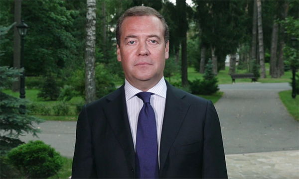 Дмитрий Медведев: Педагоги помогают получать знания и добиваться первых в жизни успехов, Сентябрь