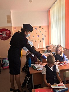 Полицейские провели «Урок безопасности» для учеников Барвихинской школы