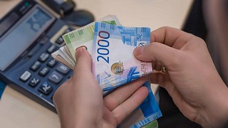К пособию по безработице в сентябре выплатят по 3 тысячи рублей на ребёнка
