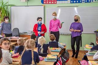 Одинцовские партийцы провели акцию «Будь острожным при переходе через дорогу!»