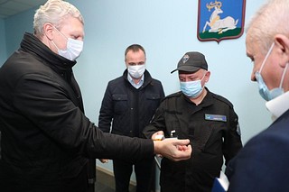 Глава округа Андрей Иванов проверил соблюдение противовирусных мер на «121 авиационном ремонтном заводе»