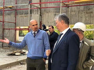 Дмитрий Голубков проверил строительство культурно-спортивного центра в Горках-10