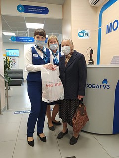 Сотрудники АО «Мособлгаз» поздравили своих пожилых абонентов с праздником