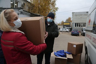 Инфекционные стационары Одинцовской областной больницы получили одноразовые гигиенические наборы