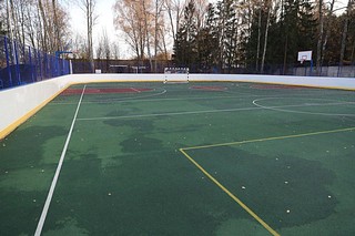 Андрей Иванов проверил качество новой хоккейной коробки и площадки ГТО в Новом городке