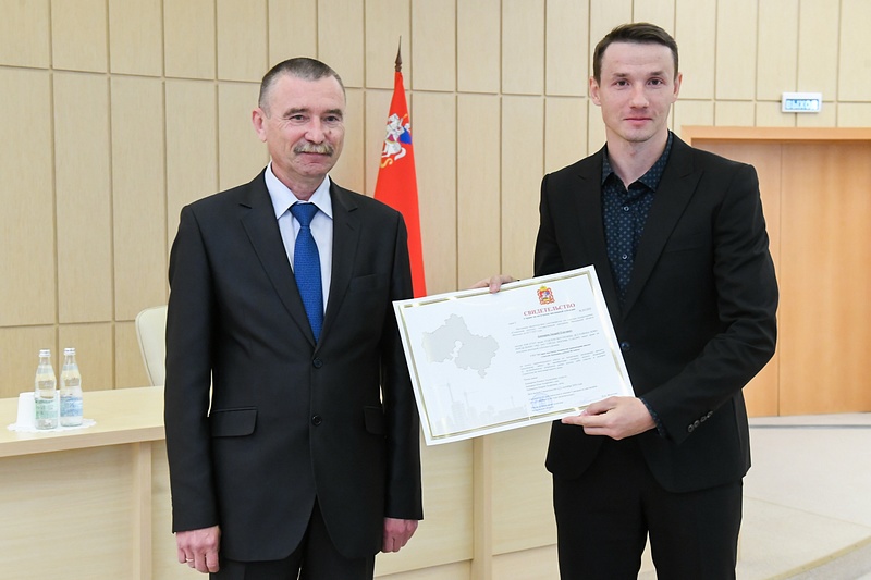 Жилищные сертификаты по программе «Социальная ипотека» получили два тренера из Одинцовского округа, Октябрь