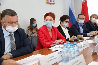 В рамках проекта «Выездная администрация» глава Андрей Иванов провёл совещание в Больших Вязёмах