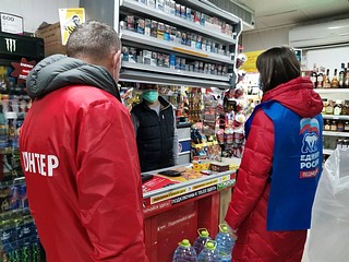 Волонтеры проверили соблюдение масочного режима в магазинах деревень Дарьино и Матвейково