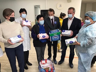 Более 2500 перчаток и масок передали Звенигородской поликлинике волонтеры Одинцовского округа