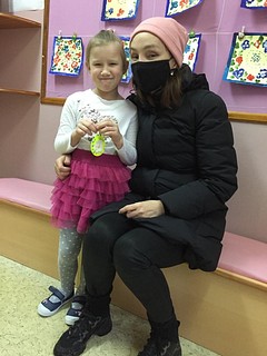 Накануне «Дня матери» инспекторы ГИБДД вместе с дошкольниками изготовили подарки