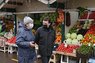 Реализацию проекта социальной скидки пенсионерам проверил губернатор Андрей Воробьёв в Одинцово