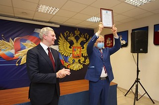 Вместе с главой муниципалитета сотрудников ИФНС №22 поздравили с профессиональным праздником первый заместитель Председателя Московской областной Думы Лариса Лазутина и председатель Совета депутатов Одинцовского городского округа Татьяна Одинцова