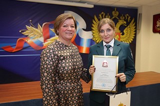 Вместе с главой муниципалитета сотрудников ИФНС №22 поздравили с профессиональным праздником первый заместитель Председателя Московской областной Думы Лариса Лазутина и председатель Совета депутатов Одинцовского городского округа Татьяна Одинцова
