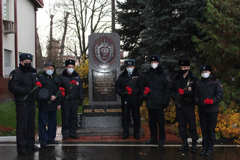 УМВД текст 1, В Одинцово почтили память полицейских, погибших при выполнении служебных обязанностей