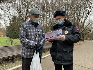Полицейские провели информационную акцию «Госуслуги — это просто, быстро и доступно!»