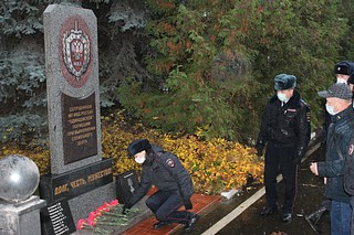 В Одинцово почтили память полицейских, погибших при выполнении служебных обязанностей