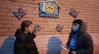 Одинцовские партийцы провели блиц-опрос ко Дню матери в Звенигороде