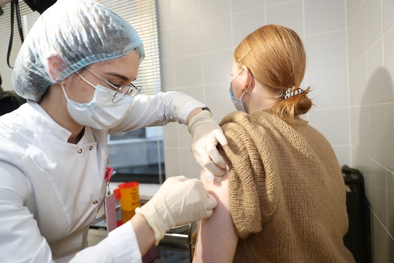 Андрей Иванов проверил работу пункта вакцинации от коронавируса в Звенигороде, Декабрь