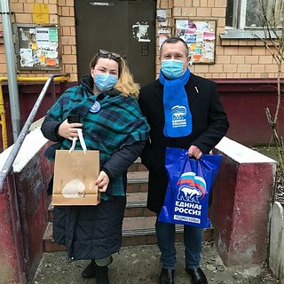 Одинцовские партийцы вручили подарки детям с ограниченными возможностями