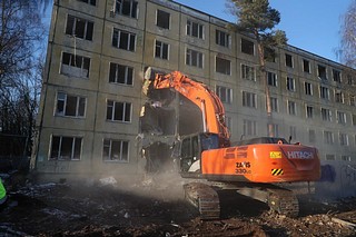 Андрей Иванов: Cтартовали работы по сносу аварийного жилого дома в Больших Вяземах