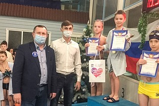 Одинцовские единороссы наградили победителей Открытых детских соревнований по плаванию