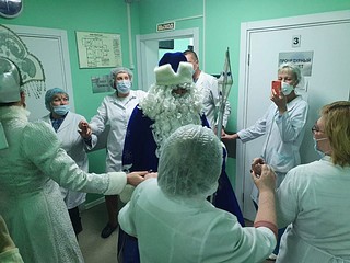 Детям одинцовских медиков вручили более 1600 подарков от главы муниципалитета