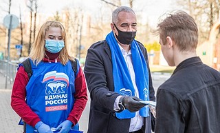«Единой России» исполнилось 19 лет — день рождения партии активисты отмечают работой в волонтерских штабах