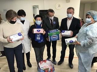 Одинцовские волонтеры доставляют средства индивидуальной защиты в медучреждения городского округа