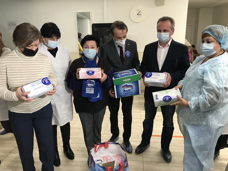 Одинцовские волонтеры доставляют средства индивидуальной защиты в медучреждения городского округа, Декабрь
