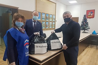 Волонтеры оказывают адресную помощь жителям Кубинки