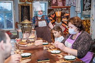В Звенигороде Всемирный день инвалида украсили сахарными цветами