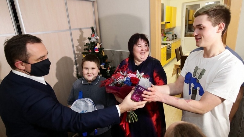 Игорь Брынцалов поздравил многодетную семью с наступающим Новым годом, Декабрь
