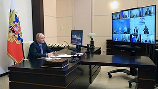 Страхование учителей и немедицинских работников, повышение доступности лекарств и беззаявительный порядок предоставления льгот на ЖКУ — Владимир Путин поддержал предложения «Единой России»