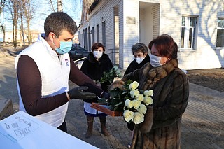 Руководитель МГЕР Подмосковья Александр Толмачев в День Героев Отечества поздравил луховицких врачей