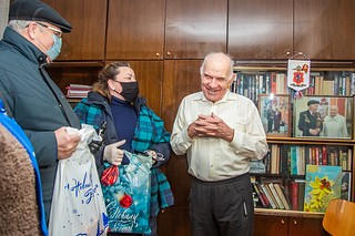 Партийцы поздравили ветерана Великой Отечественной войны Павла Черноярова с Новым годом