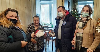Одинцовские волонтеры навестили участницу Великой Отечественной войны Лидию Шишкову