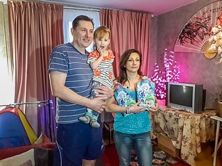 Волонтеры поздравили многодетную семью из Одинцово с Новым годом